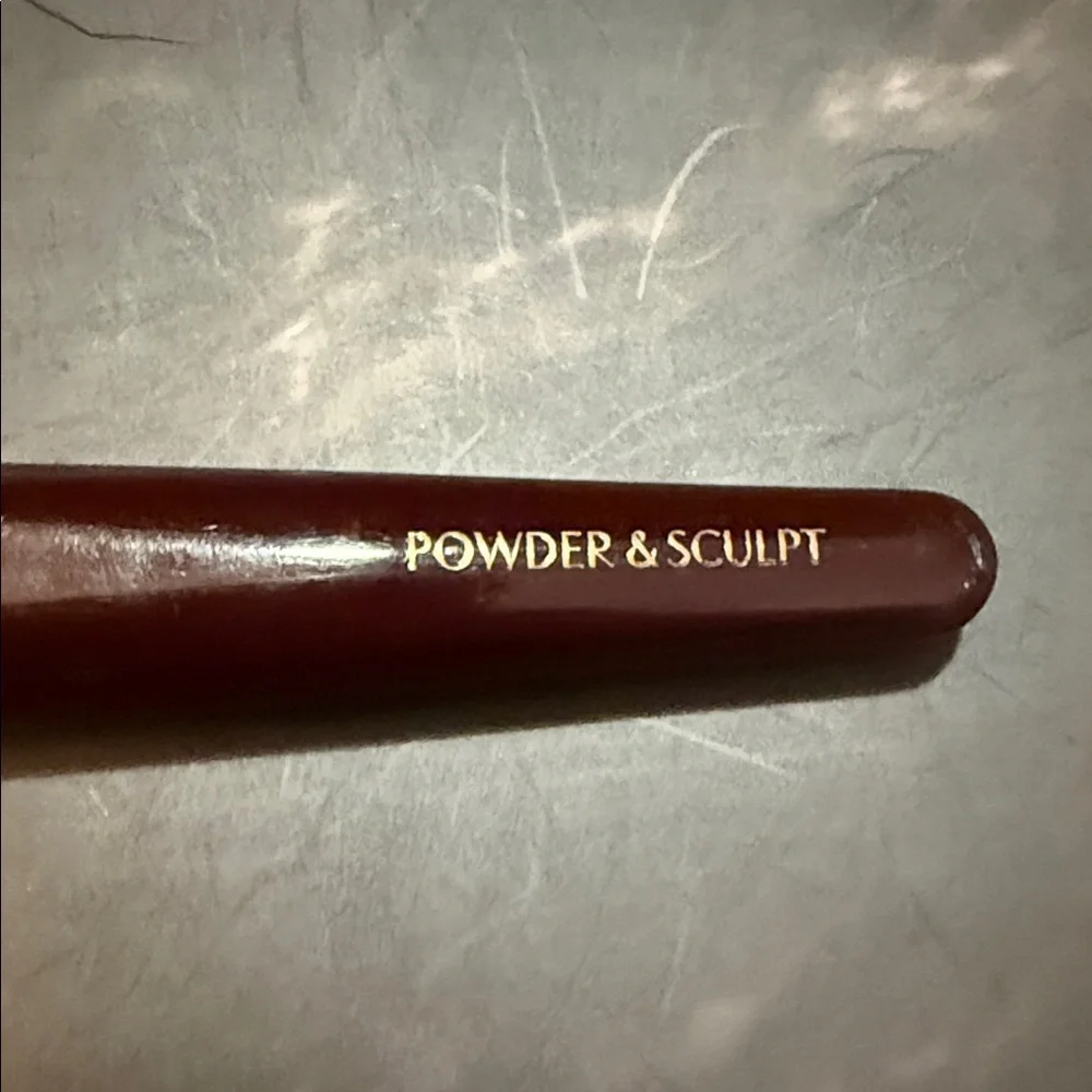 Charlotte Tilbury Powder & Sculpt Brush Makeup Brush